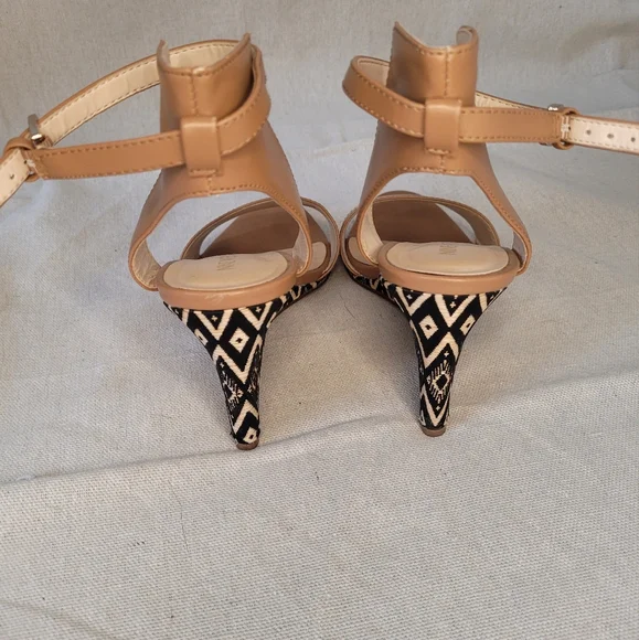 Nine West Tan Wedge Heels with Tribal Print Pattern Size 9 - Picture 8 of 12